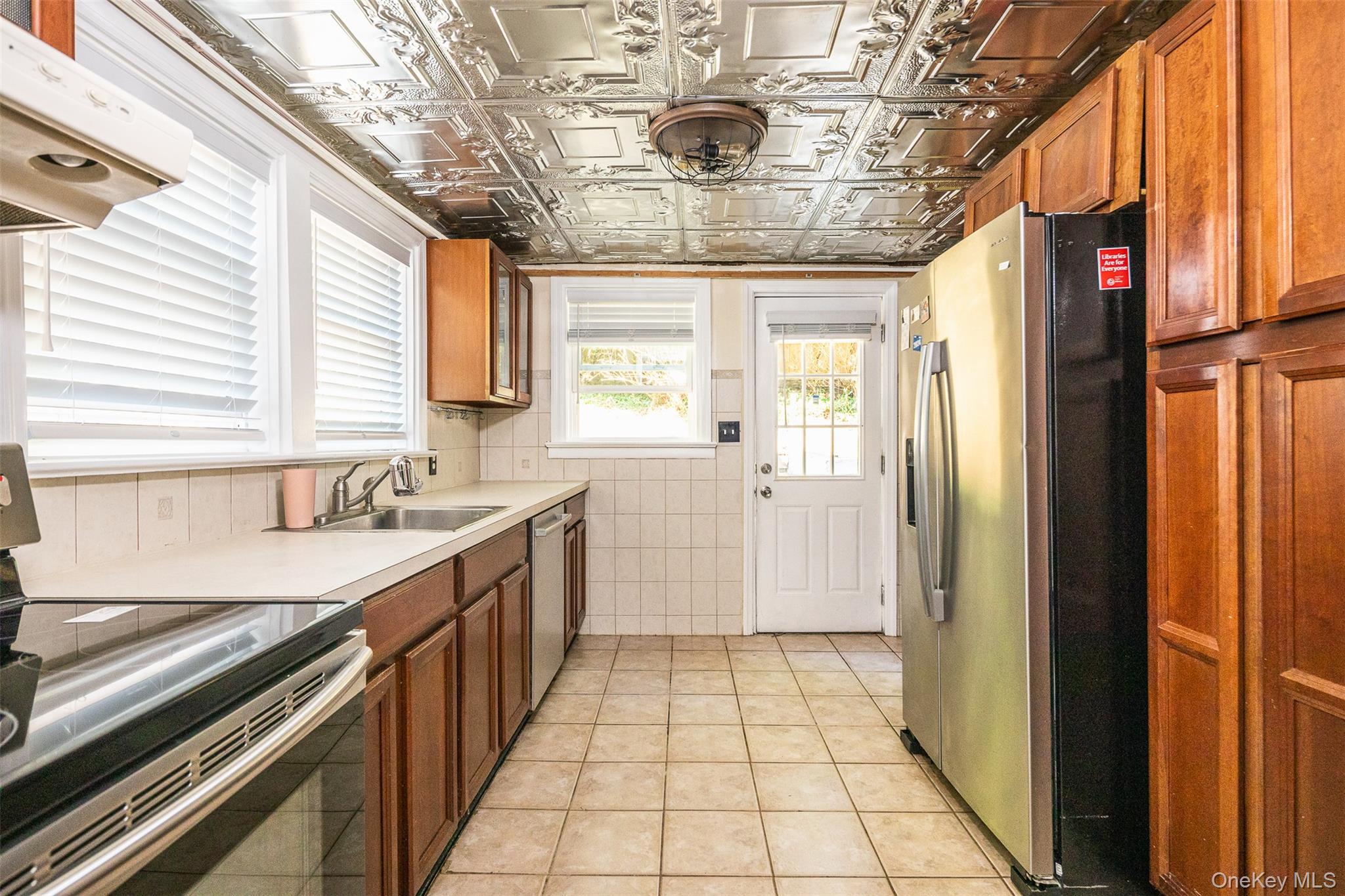 33 Port Washington Road Sound Beach, NY 11789 - Photo 4 of 25