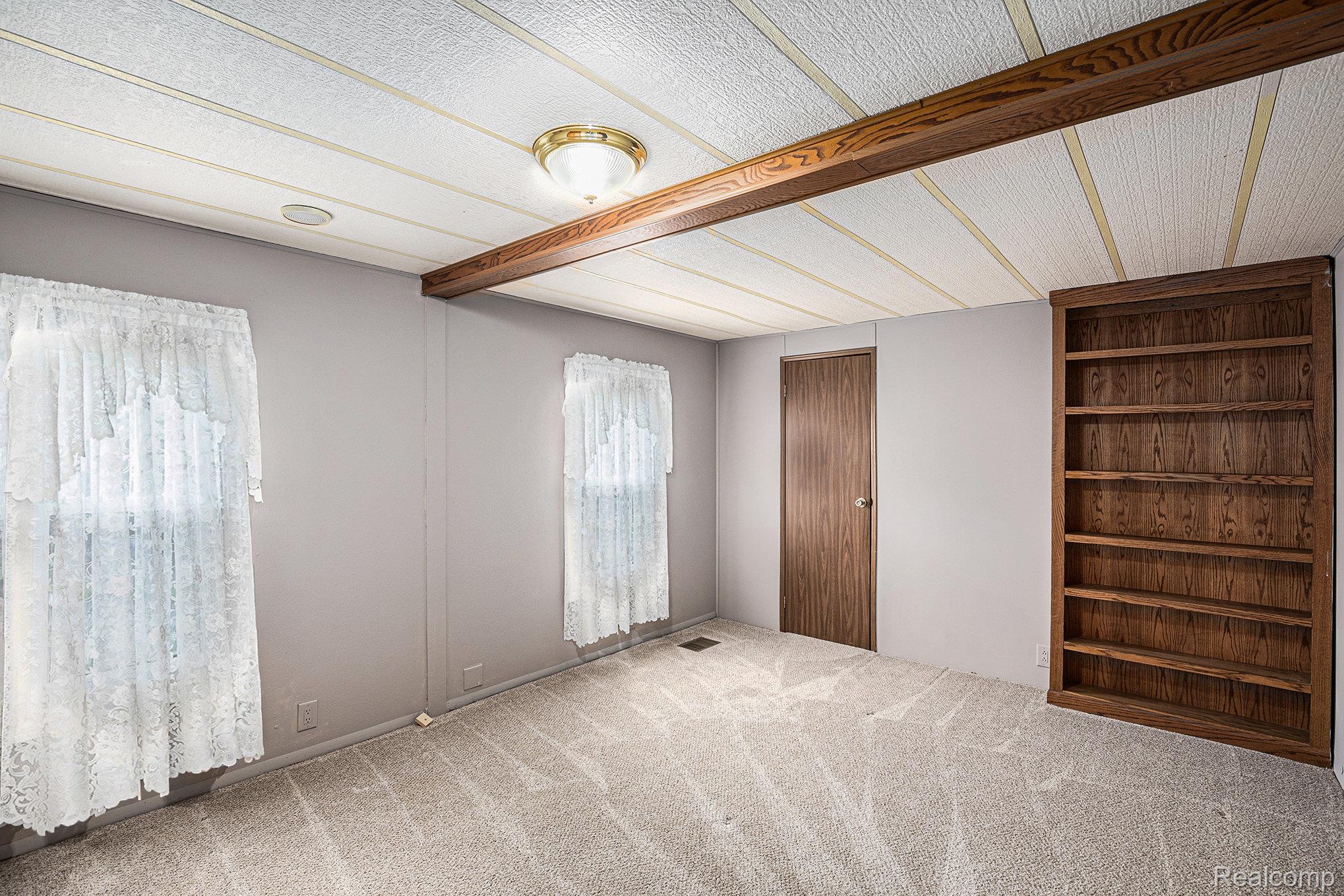 2882 Skylark Street Rochester, MI 48309 - Photo 9 of 16 010_3a9a5067_51.jpg