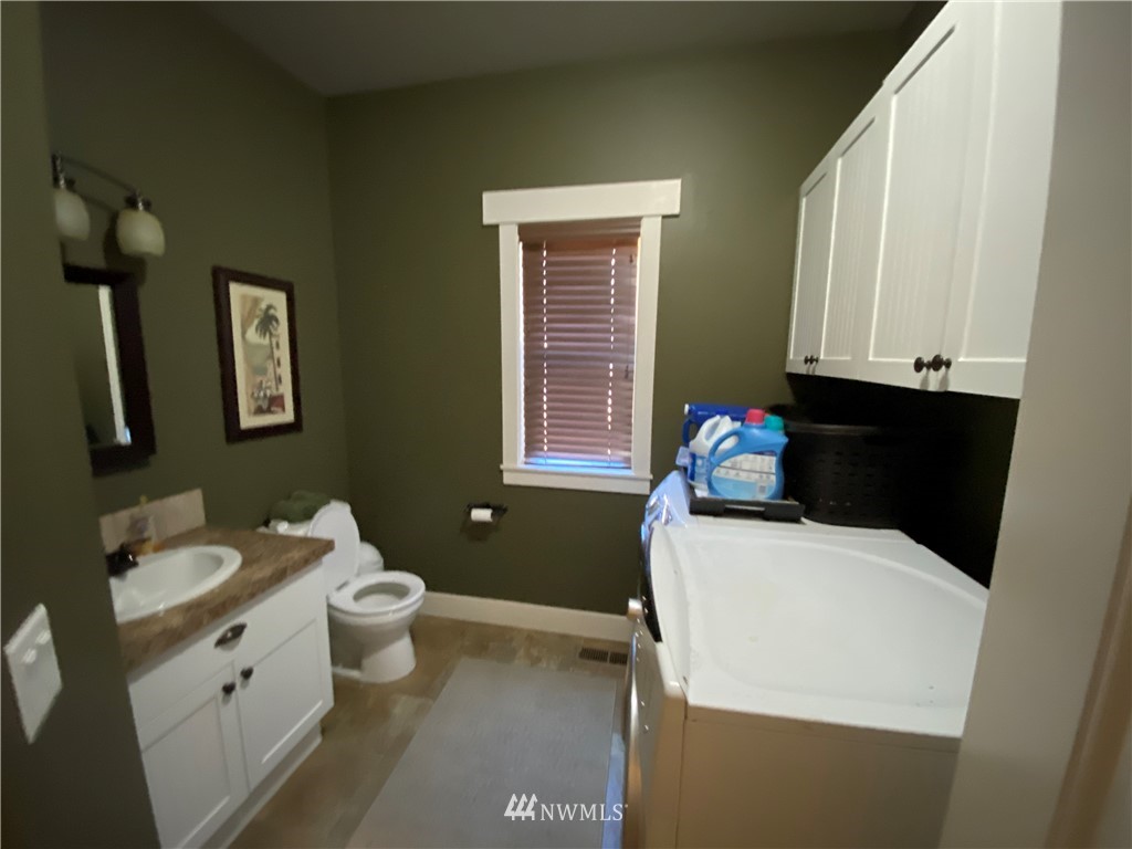 1290 West Axton Road Ferndale, WA 98248 - Photo 33 of 36 a bathroom with a sink toilet and mirror