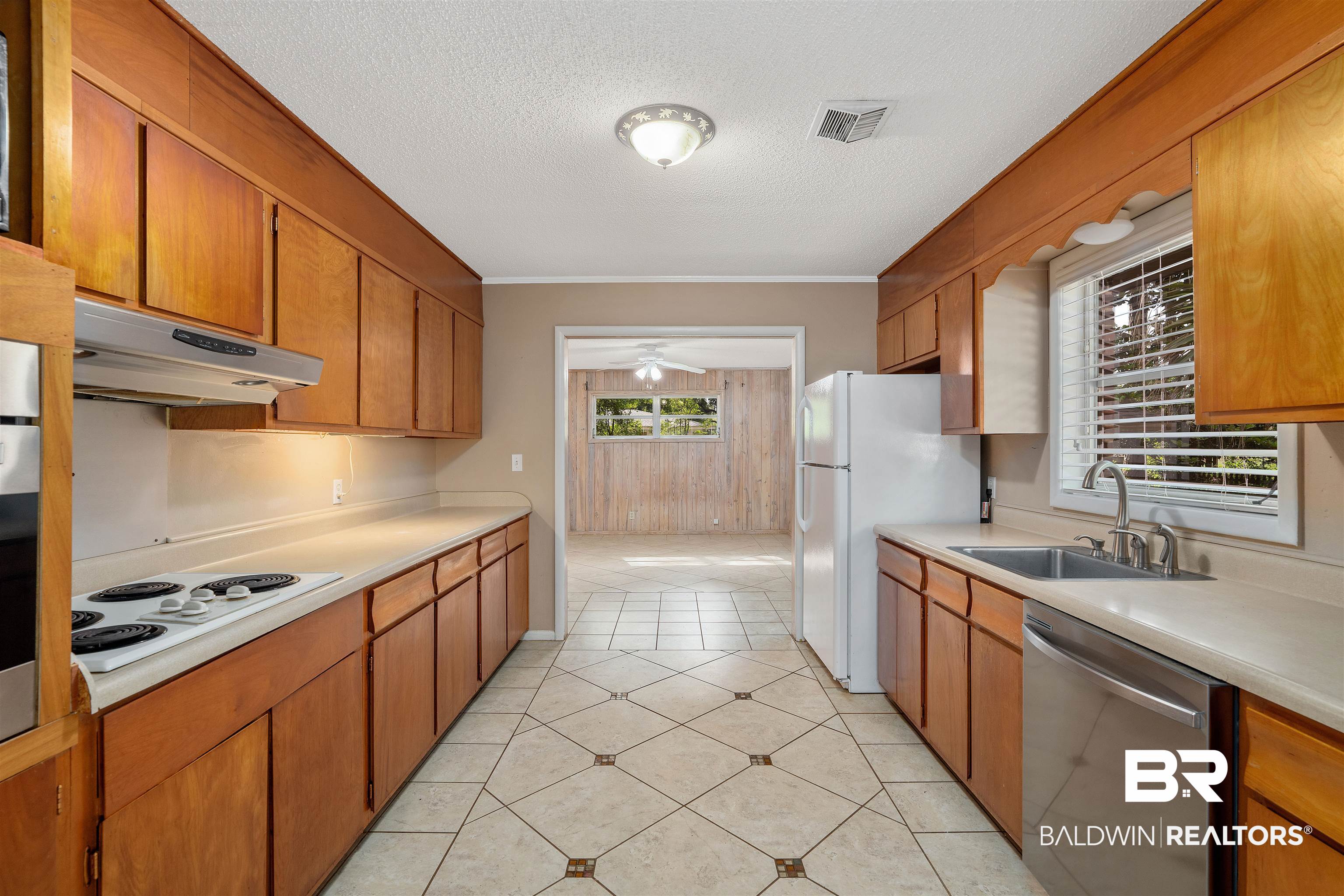 850 Hancock Road Fairhope, AL 36532 - Photo 11 of 25 Kitchen to Den
