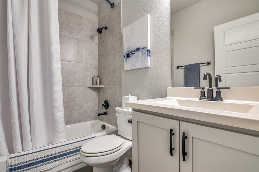 6420 Trezevant Street Rowlett, TX 75089 - Photo 23 of 28 Second bath