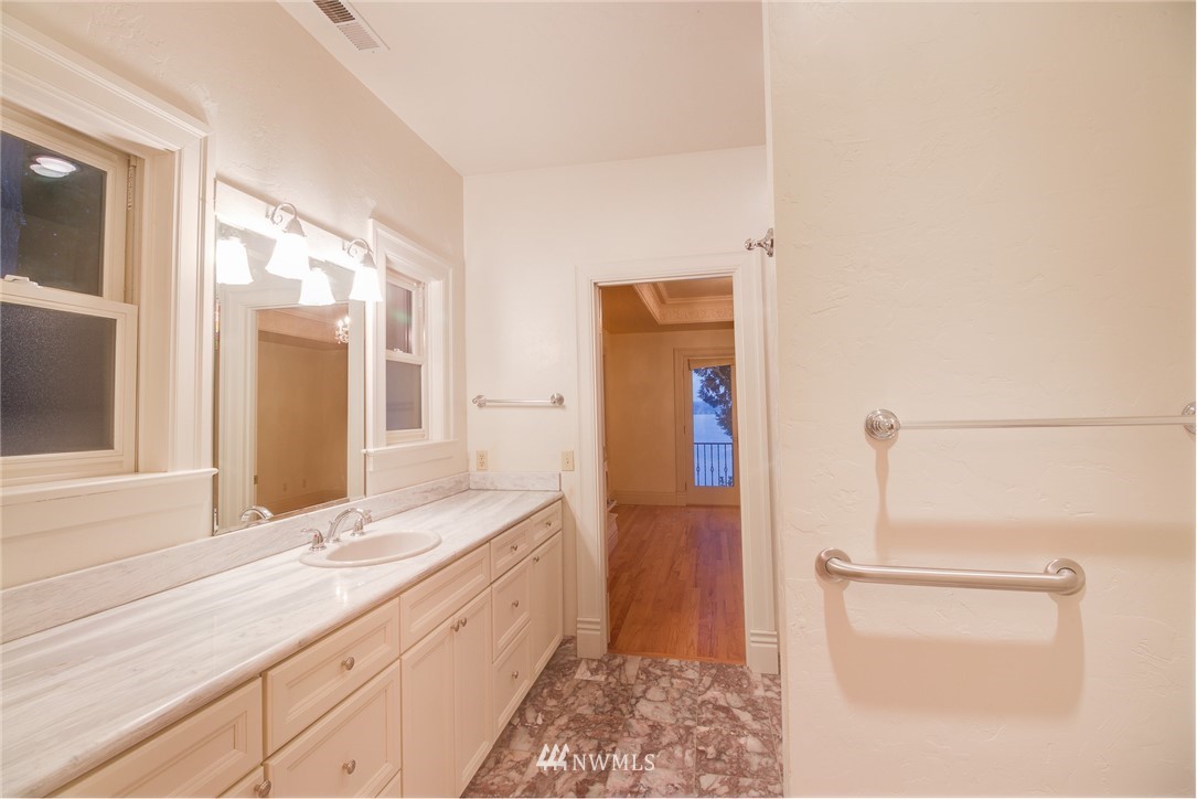 5630 Cooper Point Road Northwest Olympia, WA 98502 - Photo 22 of 25 Gallery Image 22
