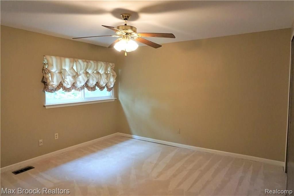 4077 Lincoln Road Bloomfield Hills, MI 48301 - Photo 21 of 30