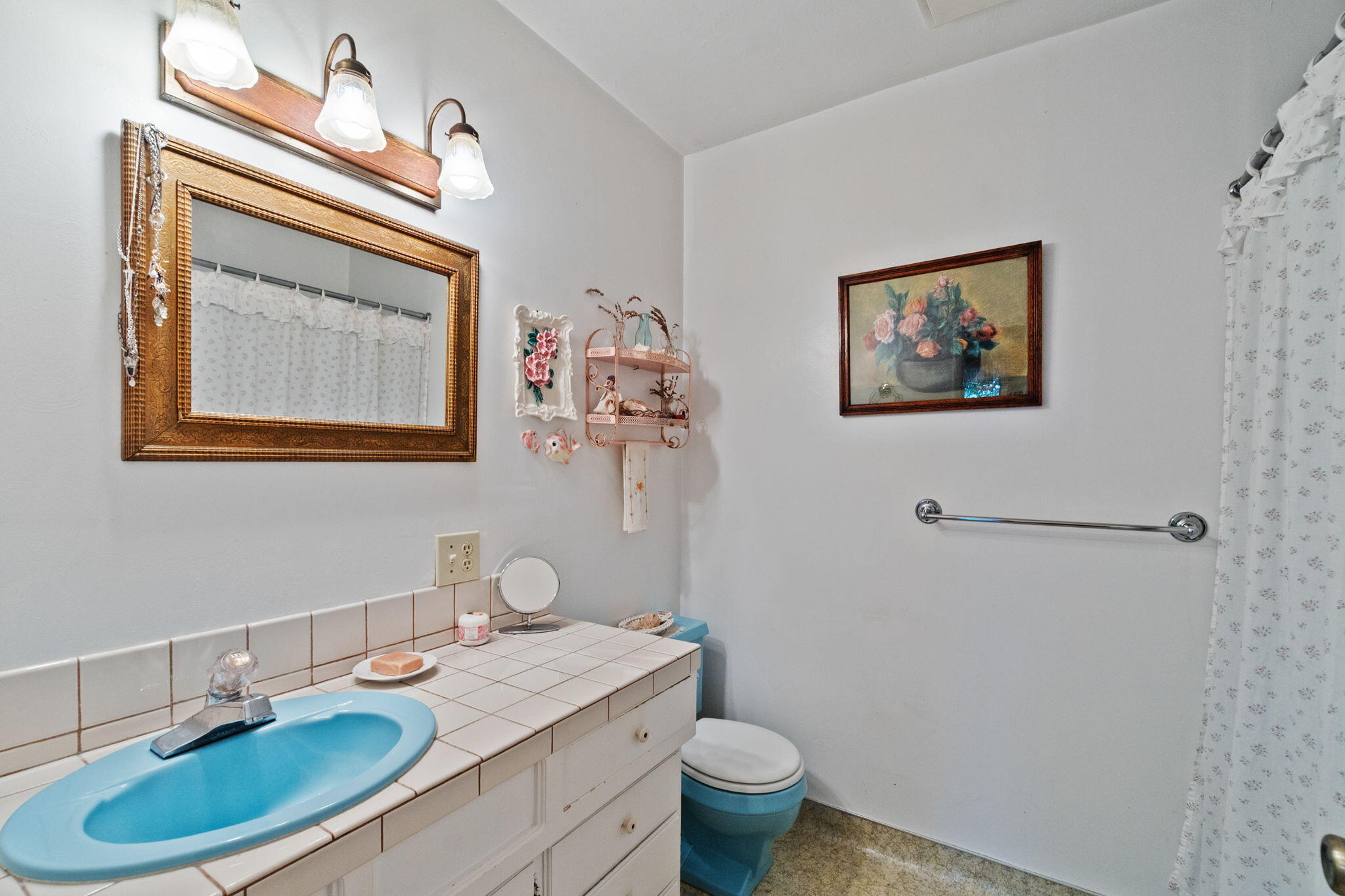 9728 Deschutes Road Palo Cedro, CA 96073 - Photo 20 of 69 Bathroom