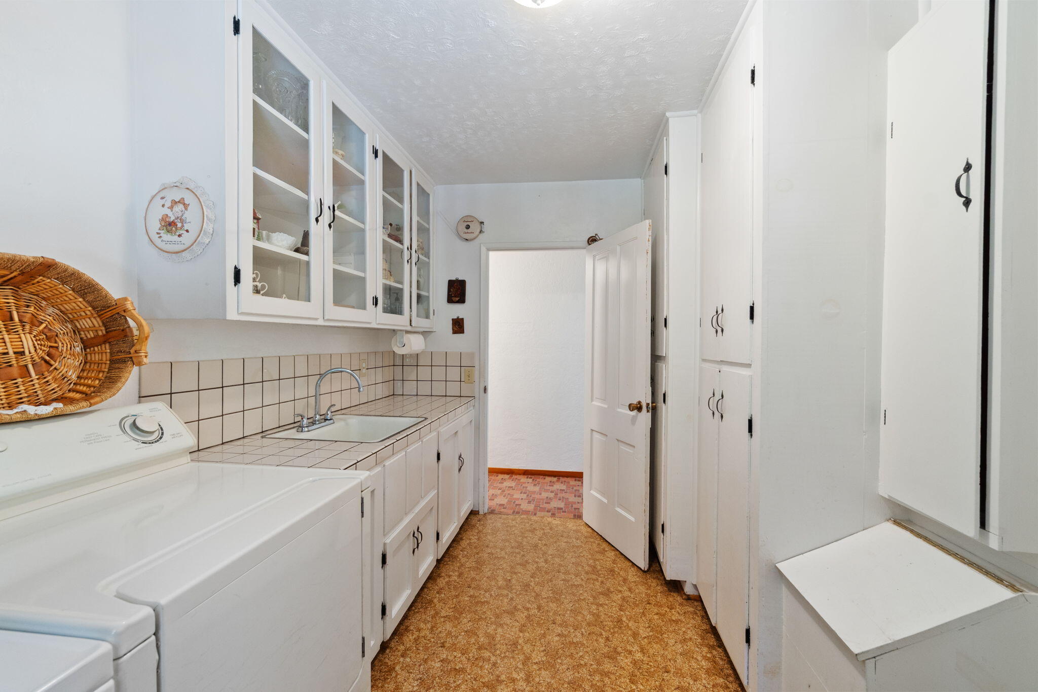 9728 Deschutes Road Palo Cedro, CA 96073 - Photo 33 of 69 Laundry Room