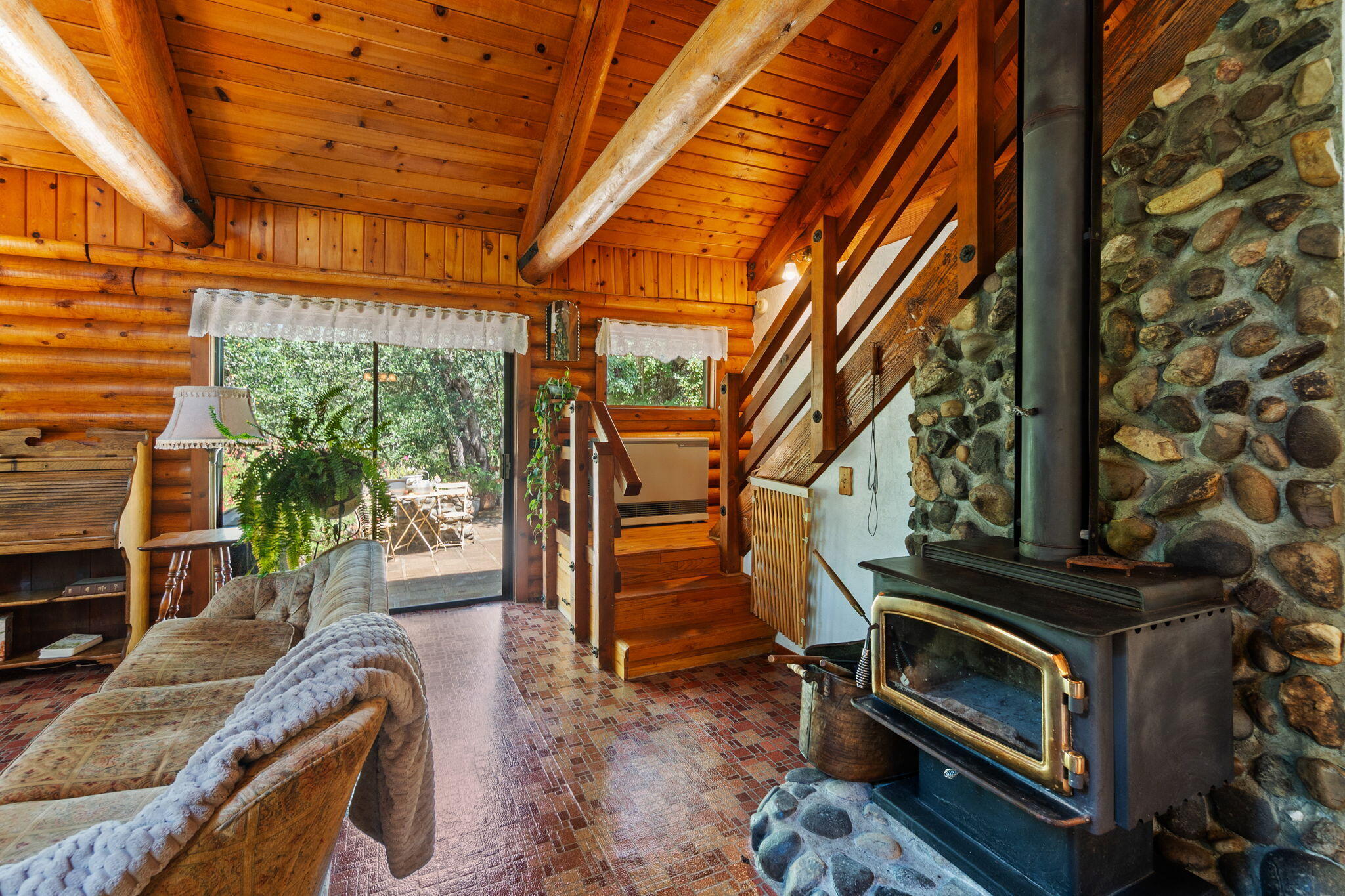 9728 Deschutes Road Palo Cedro, CA 96073 - Photo 5 of 69 Living Room