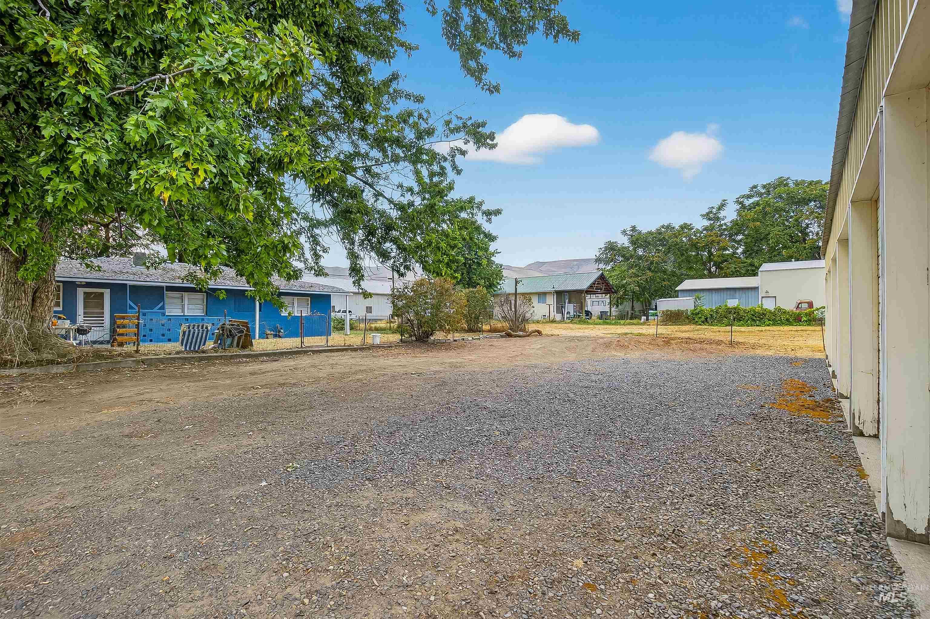 705 28th Street North Lewiston, ID 83501 - Photo 20 of 34 View of yard featuring a residential view