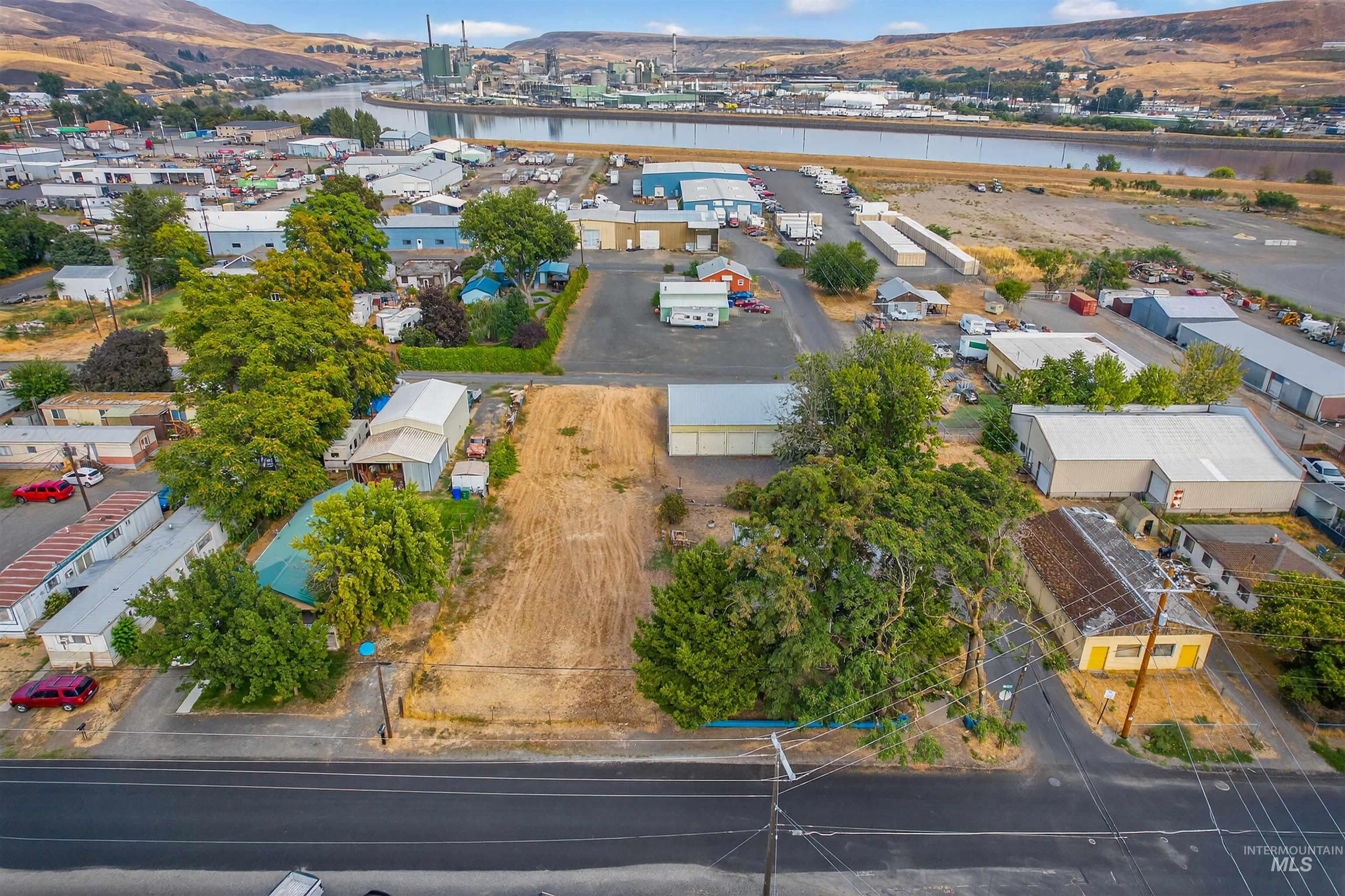 705 28th Street North Lewiston, ID 83501 - Photo 28 of 34 Bird's eye view of a large body of water