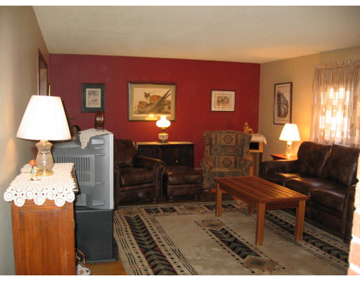 105 Rockwood Road Norfolk, MA 02056 - Photo 4 of 8 a living room with furniture and a lamp