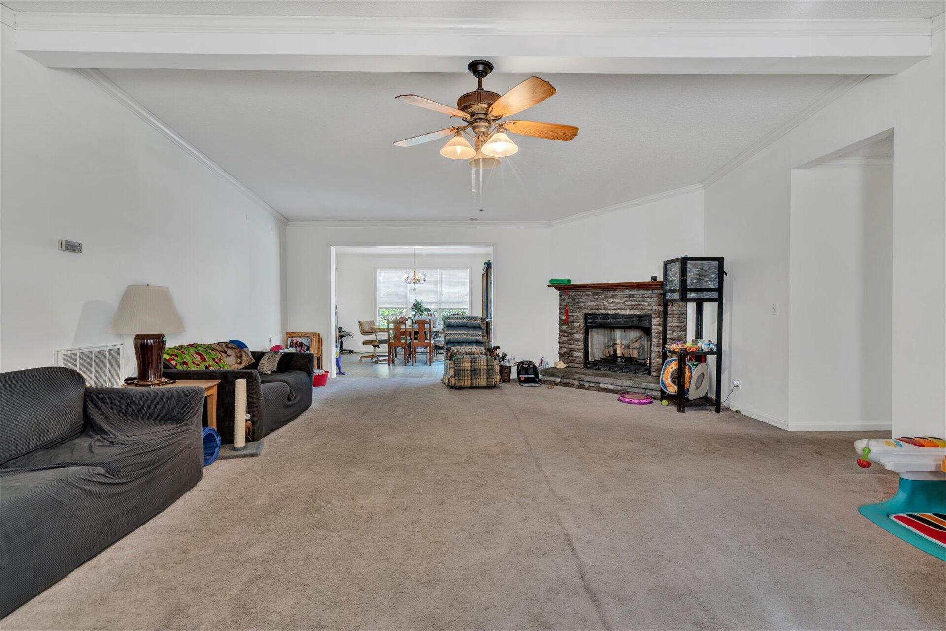 91 Hilltop Road Roanoke, VA 24014 - Photo 4 of 29 03-DSC3609