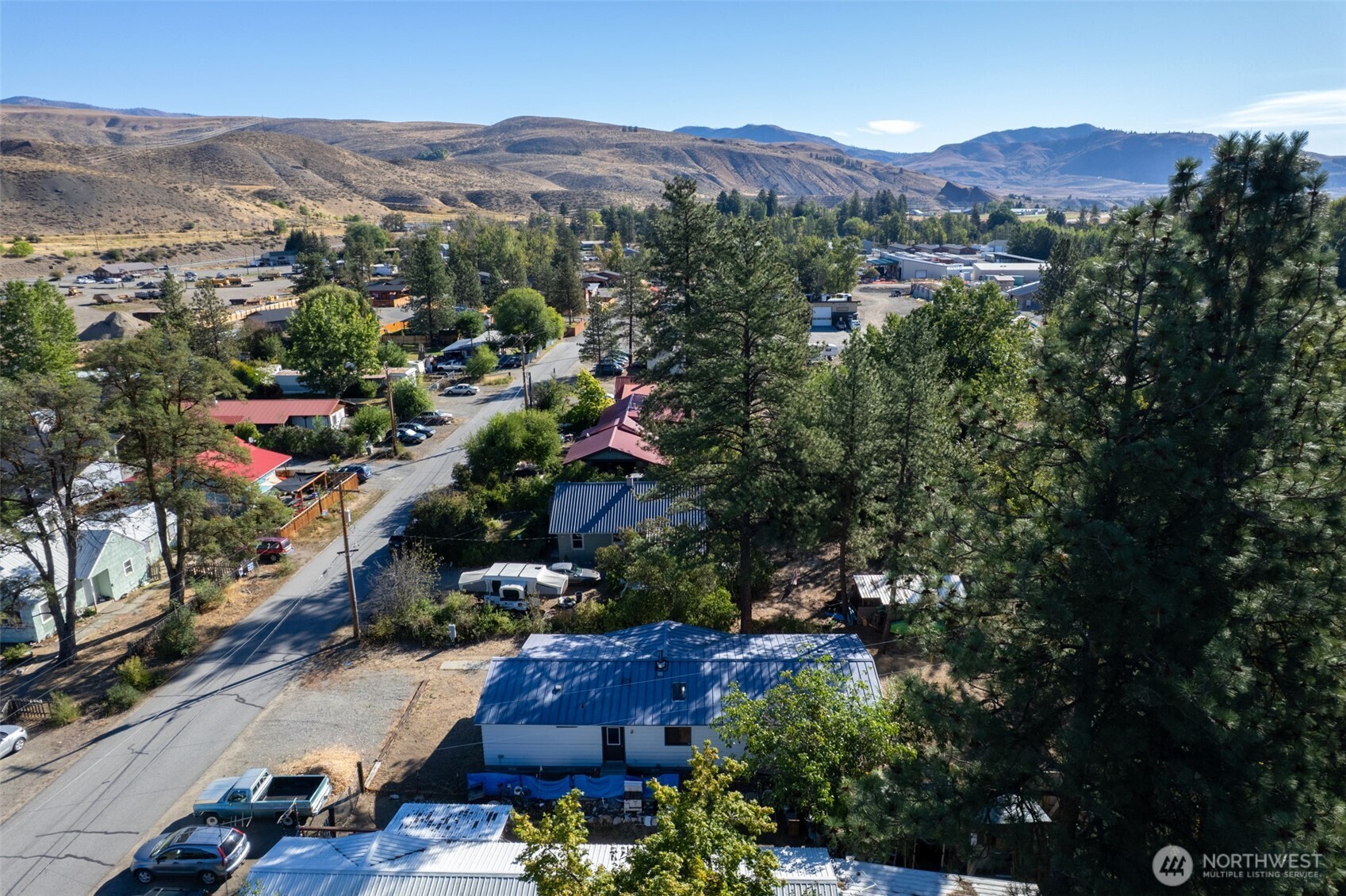 1221 Riverside Avenue Twisp, WA 98856 - Photo 33 of 40 an aerial view of a town with couple of houses