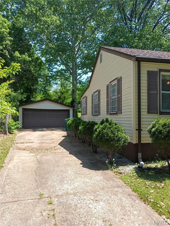 2036 Raft Drive Hanley Hills, MO 63133 - Photo 6 of 28
