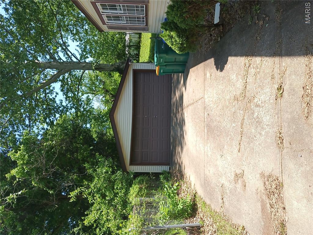 2036 Raft Drive Hanley Hills, MO 63133 - Photo 7 of 28