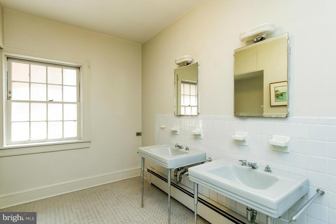 203 Prince George Street Annapolis, MD 21401 - Photo 15 of 30 Bath (Master)