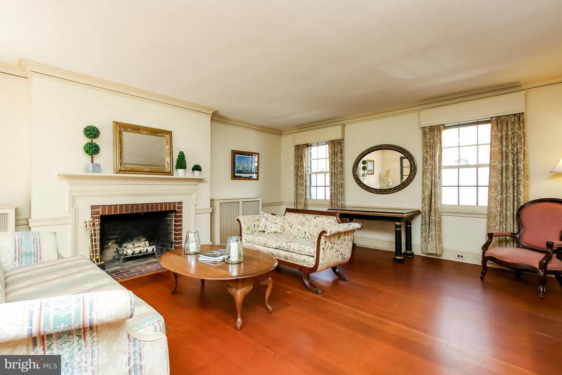 203 Prince George Street Annapolis, MD 21401 - Photo 4 of 30 Living Room