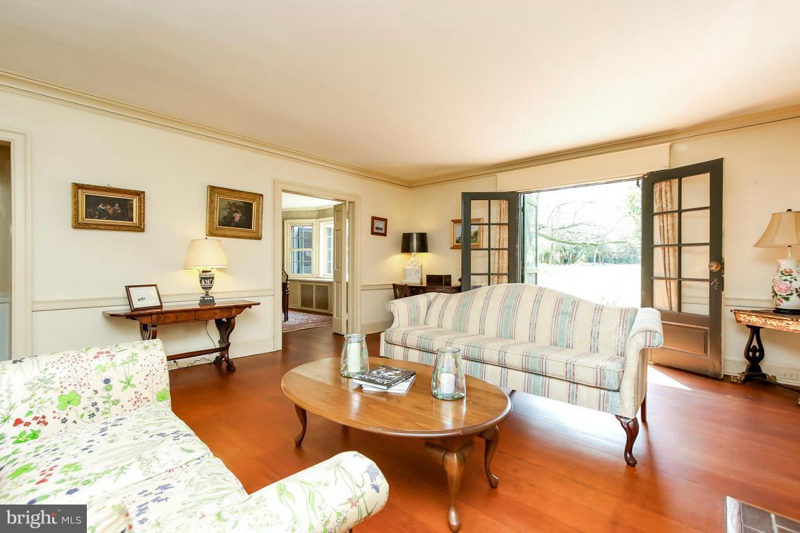 203 Prince George Street Annapolis, MD 21401 - Photo 5 of 30 Living Room