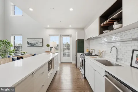 $645,000 | 502 Diamondback Drive, Unit 204, Gaithersburg, MD 20878