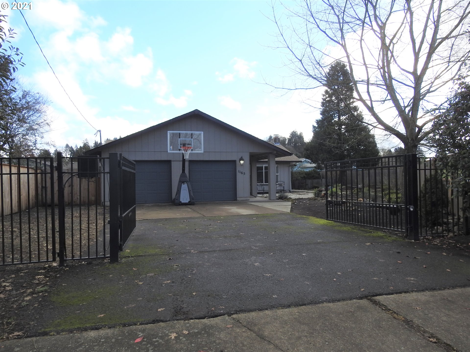 1165 Willagillespie Road Eugene, OR 97401 - Photo 1 of 28 Gallery Image 1