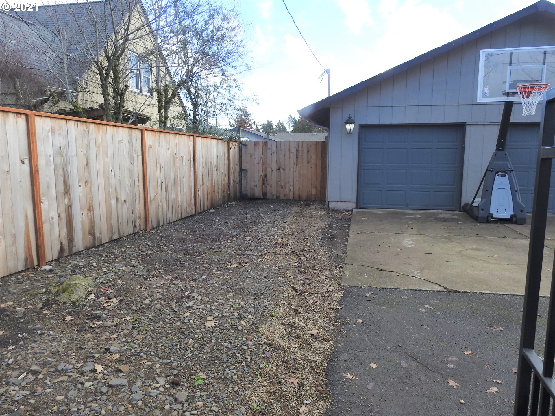 1165 Willagillespie Road Eugene, OR 97401 - Photo 2 of 28 Gallery Image 2
