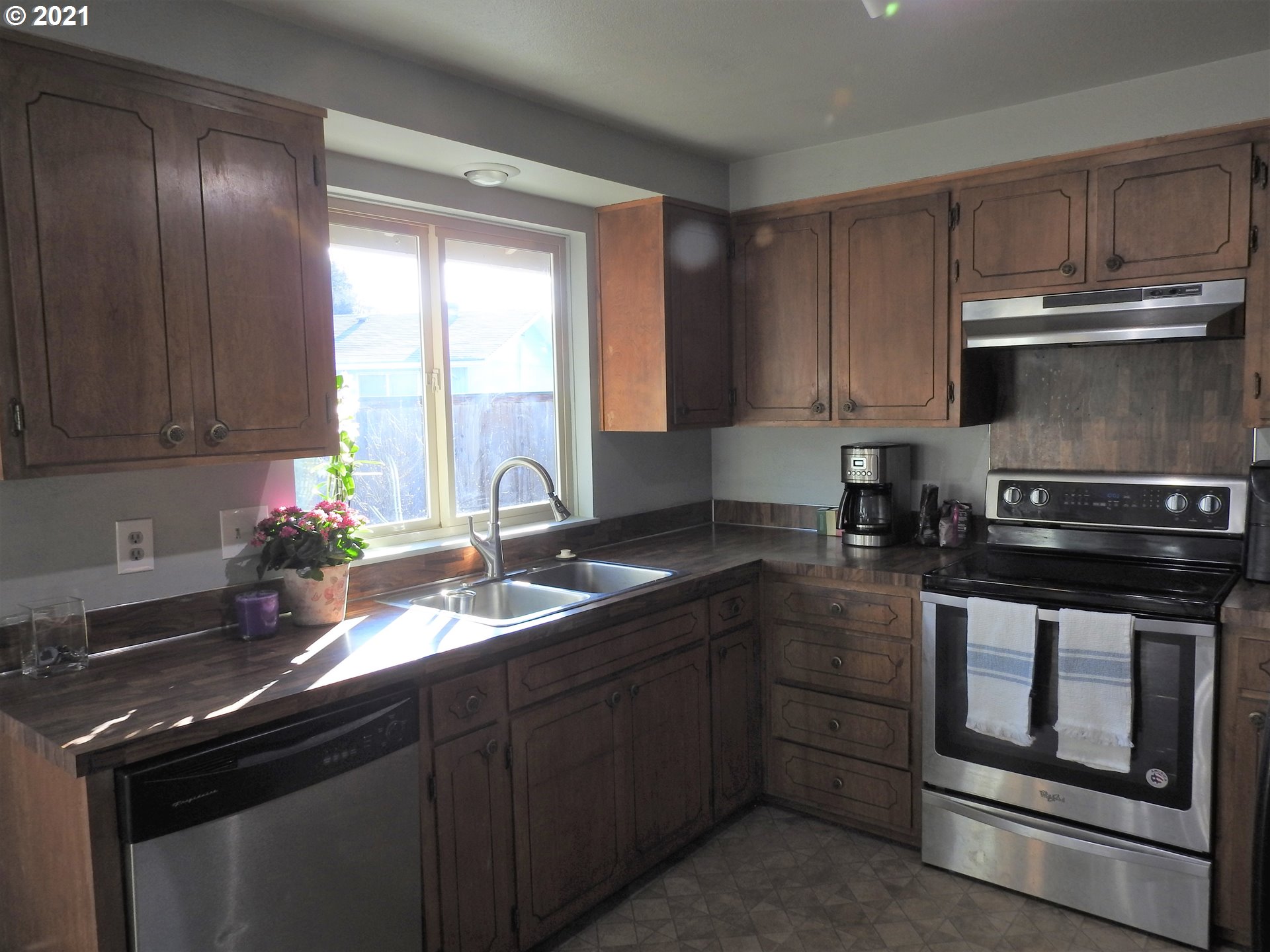 1165 Willagillespie Road Eugene, OR 97401 - Photo 12 of 28 Gallery Image 12