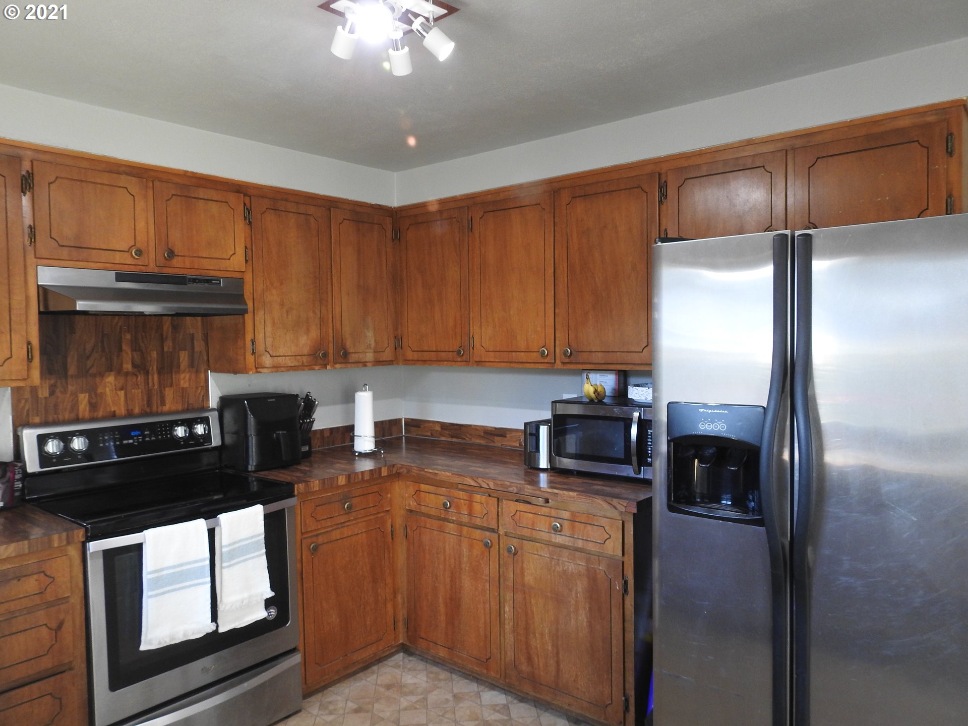 1165 Willagillespie Road Eugene, OR 97401 - Photo 13 of 28 Gallery Image 13