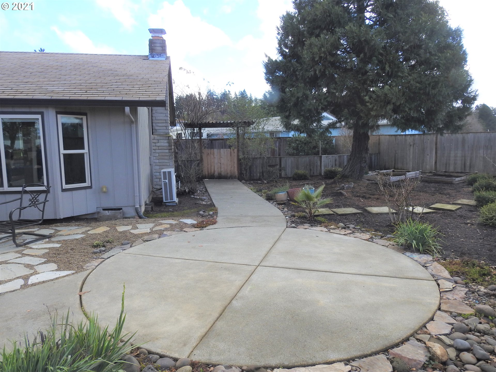 1165 Willagillespie Road Eugene, OR 97401 - Photo 4 of 28 Gallery Image 4