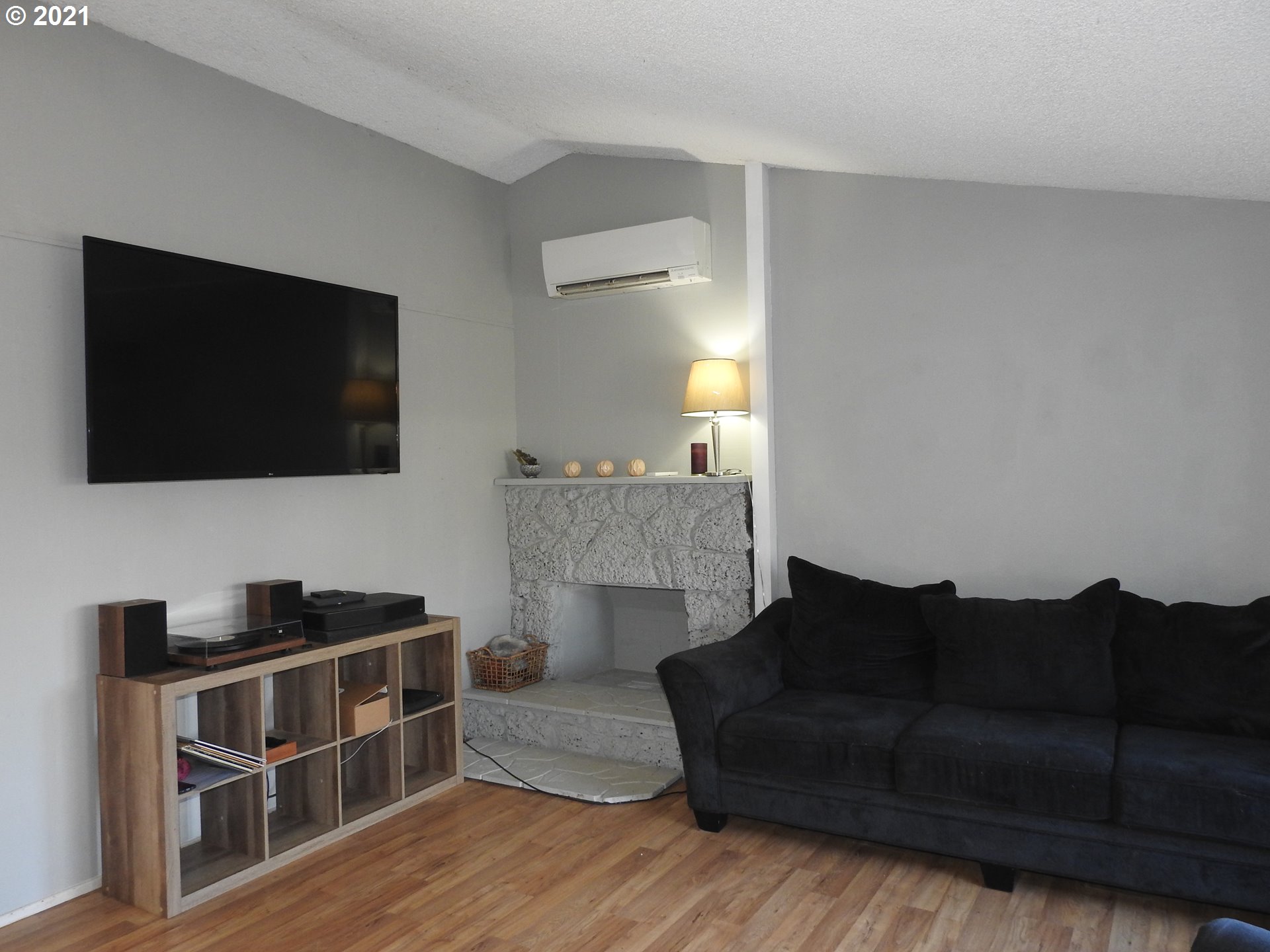 1165 Willagillespie Road Eugene, OR 97401 - Photo 5 of 28 Gallery Image 5