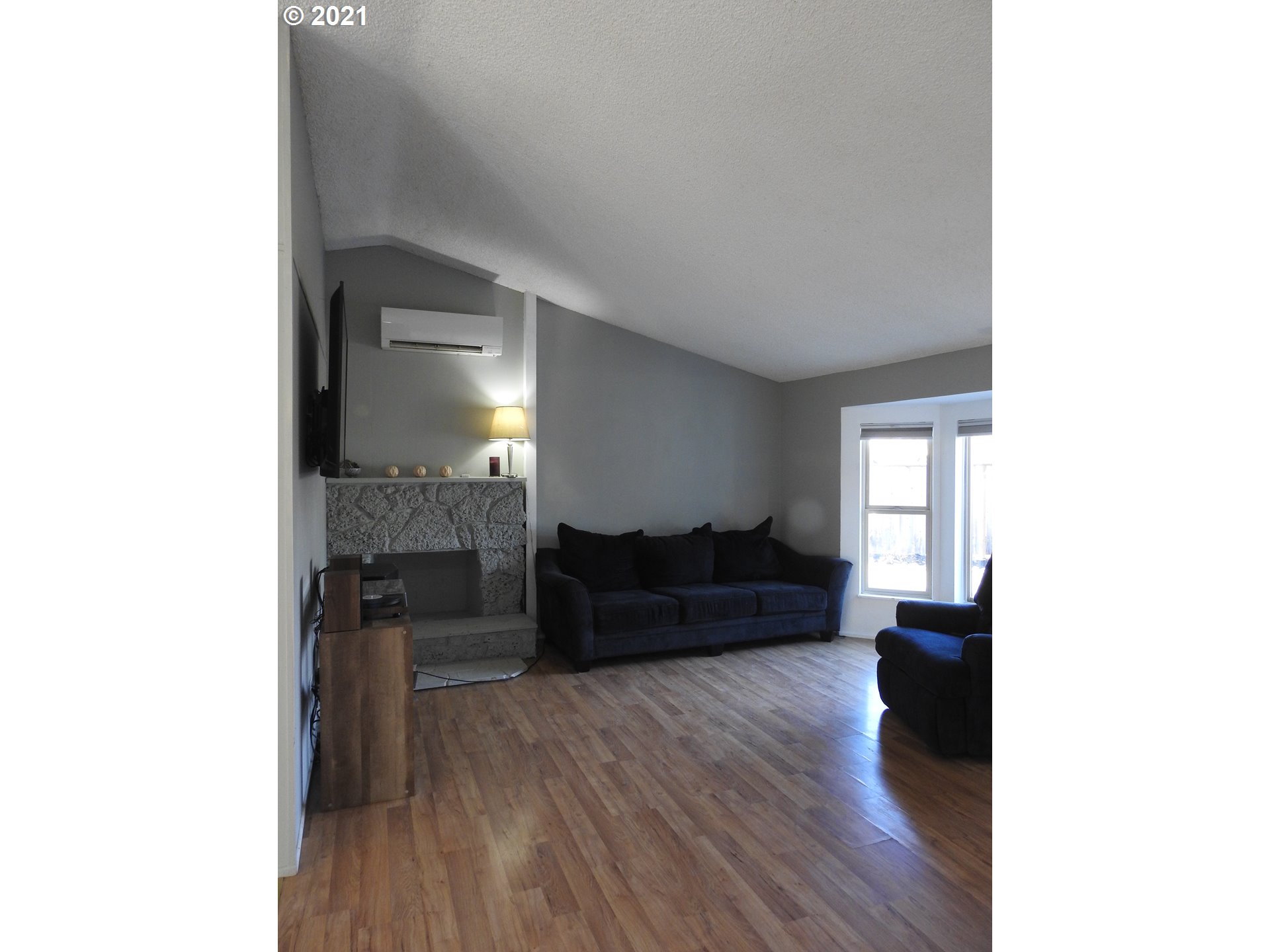 1165 Willagillespie Road Eugene, OR 97401 - Photo 6 of 28 Gallery Image 6