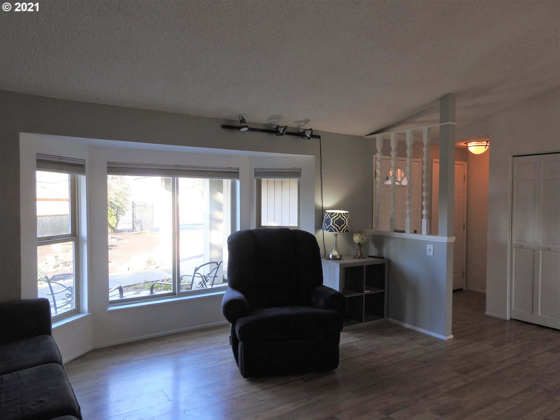 1165 Willagillespie Road Eugene, OR 97401 - Photo 7 of 28 Gallery Image 7