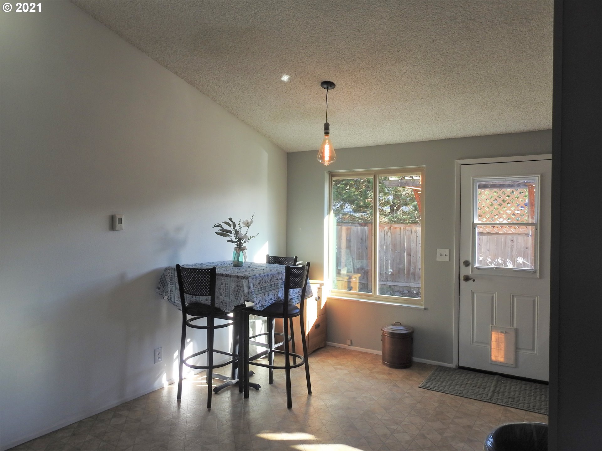 1165 Willagillespie Road Eugene, OR 97401 - Photo 9 of 28 Gallery Image 9