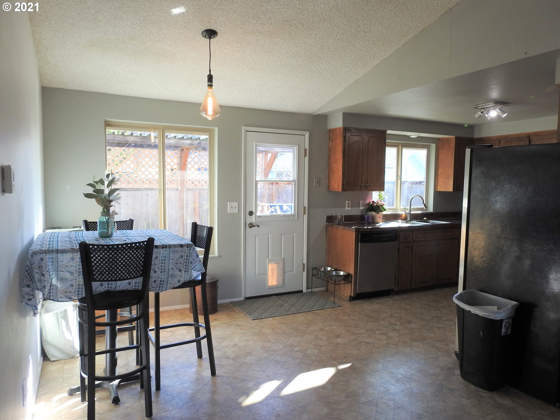 1165 Willagillespie Road Eugene, OR 97401 - Photo 10 of 28 Gallery Image 10