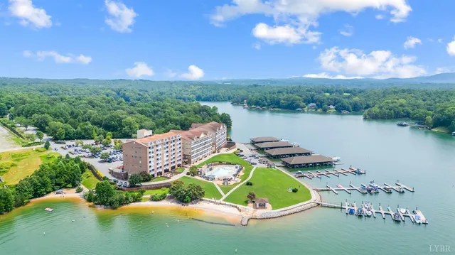 a view of a lake in middle of the house