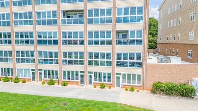 $450,000 | 1245 Graves Harbor Trail, Unit 212, Huddleston, VA 24104