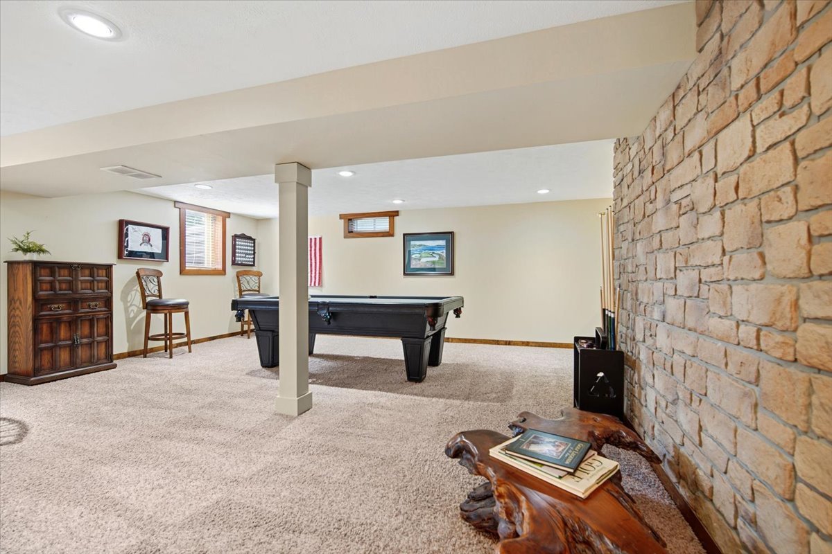 203 Highview Drive Eureka, IL 61530 - Photo 30 of 49 a living room with furniture