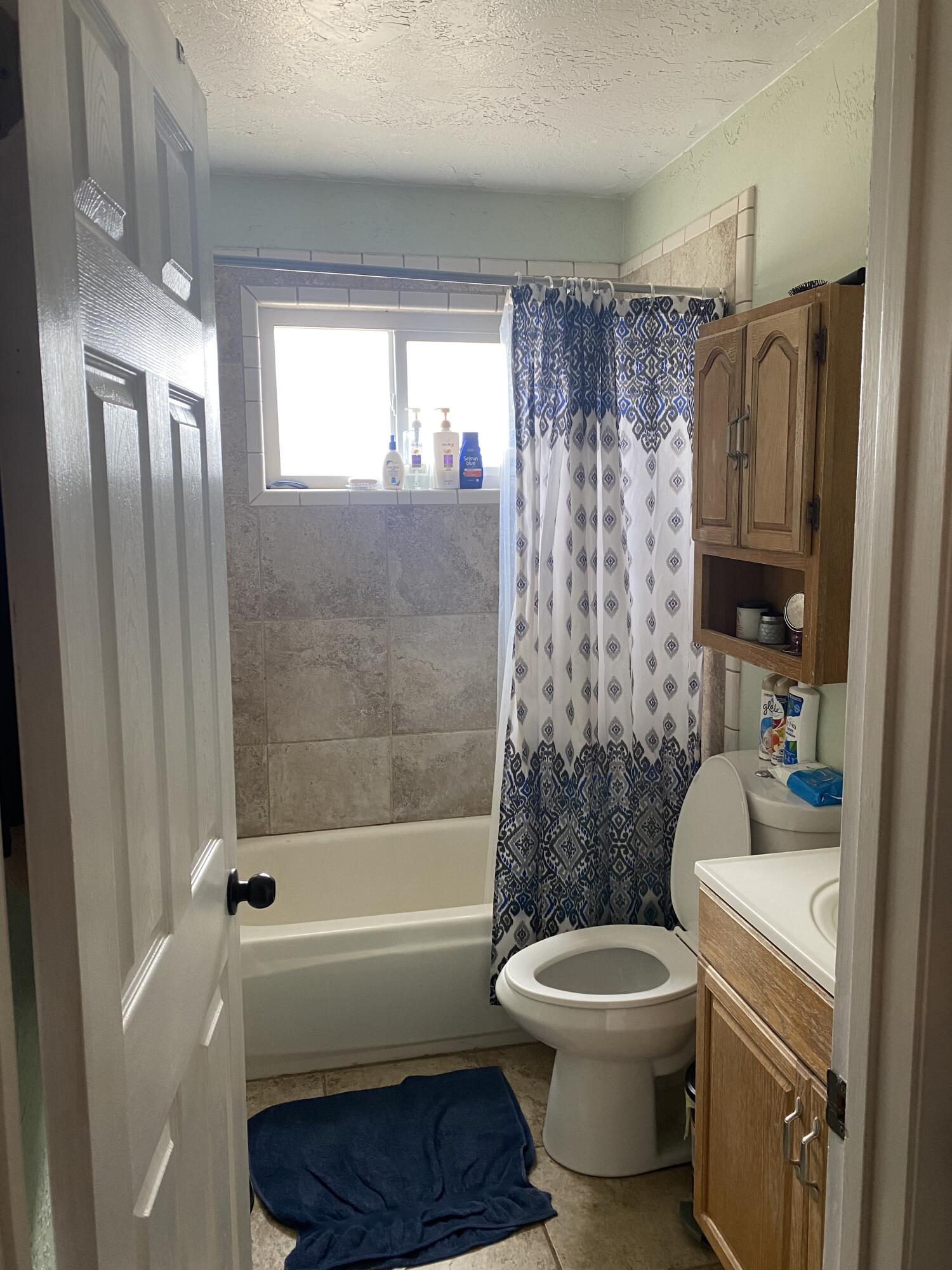 533 Nelson Street Exeter, CA 93221 - Photo 9 of 14 Guest bath 533
