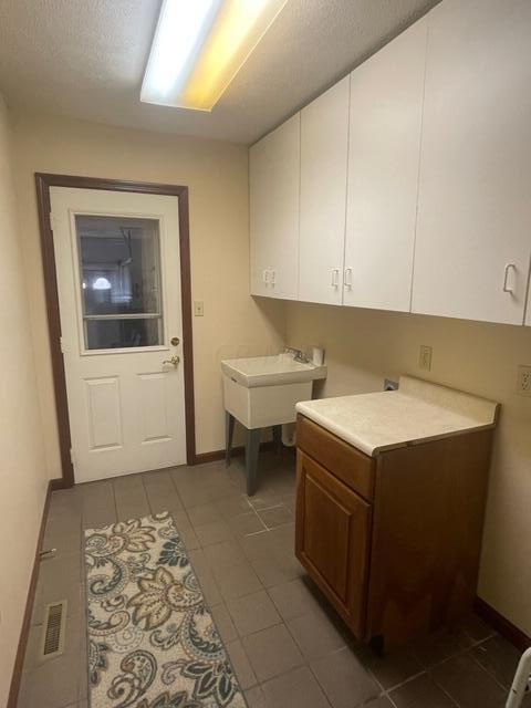 1085 Old Columbus Road Springfield, OH 45503 - Photo 33 of 34 laudry