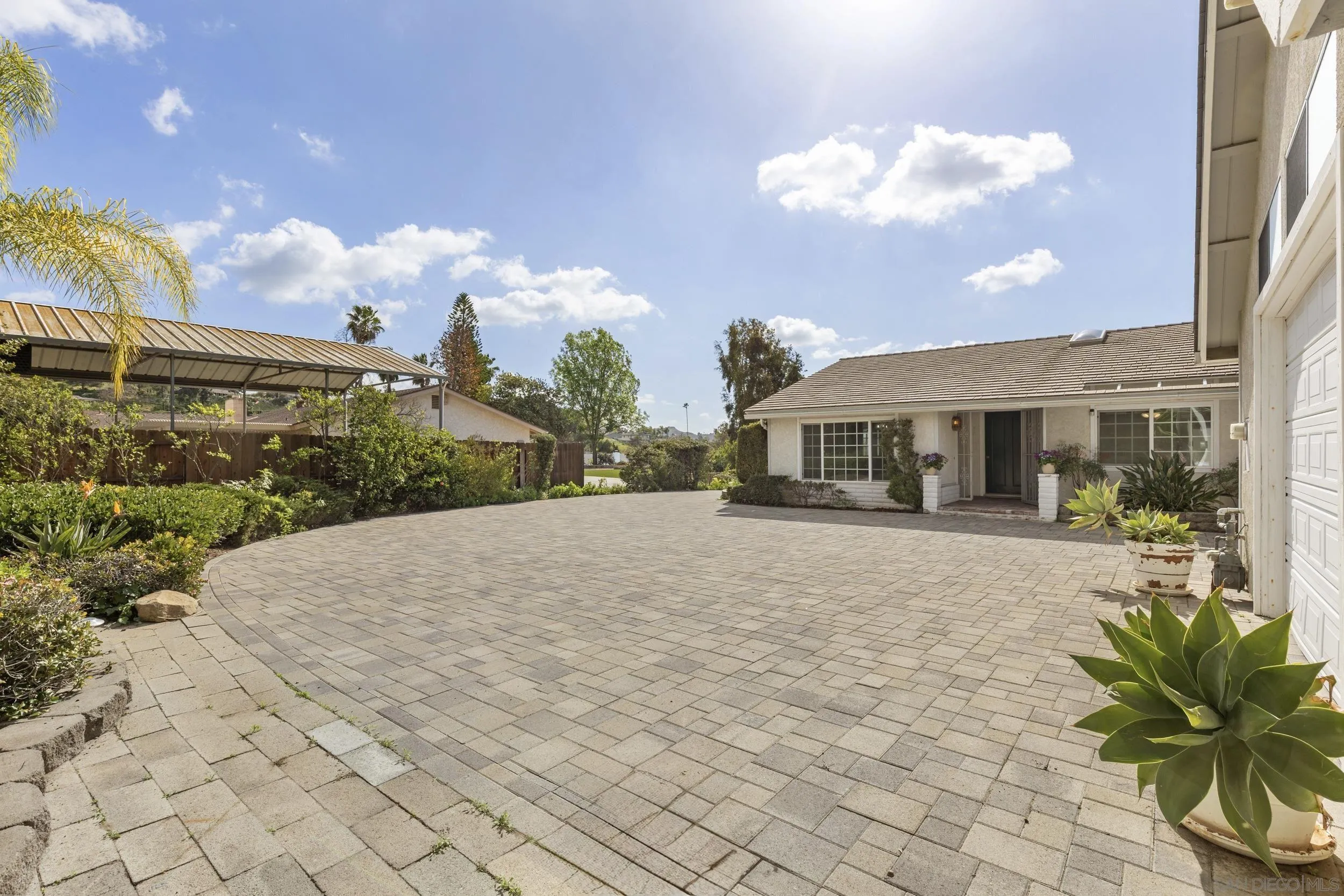 481 Stable Ridge Street El Cajon, CA 92019 - Photo 4 of 42 Gallery Image 4