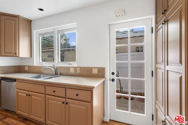 $1,750,000 | 931 South Ogden Drive, Los Angeles, CA 90036