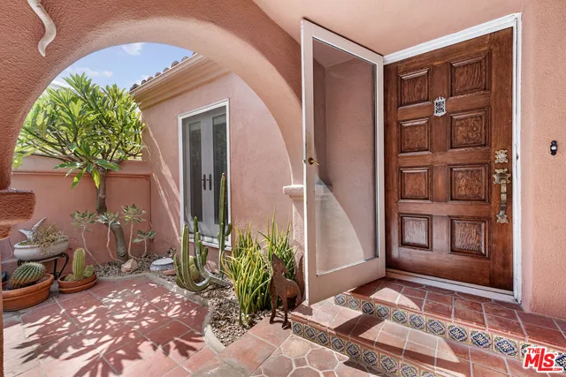 $1,750,000 | 931 South Ogden Drive, Los Angeles, CA 90036