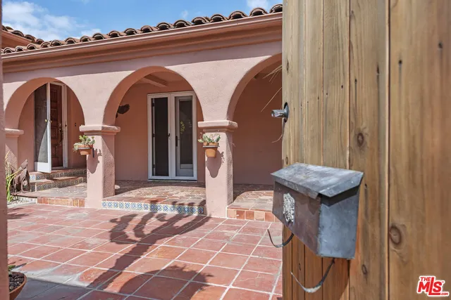 $1,750,000 | 931 South Ogden Drive, Los Angeles, CA 90036