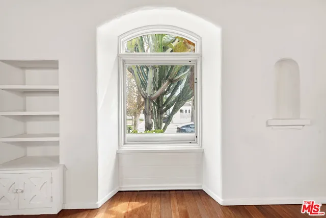 $1,750,000 | 931 South Ogden Drive, Los Angeles, CA 90036