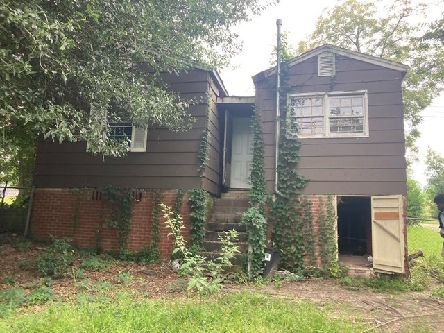 702 Lawyers Lane Columbus, GA 31906 - Photo 17 of 17 a front view of a house with a yard