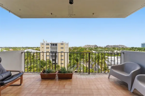 $849,000 | 575 Crandon Boulevard, Unit 707, Key Biscayne, FL 33149