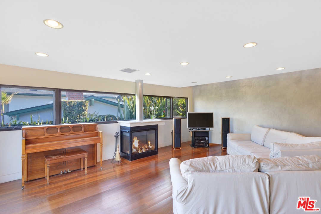 3723 Castlerock Road Malibu, CA 90265 - Photo 11 of 50
