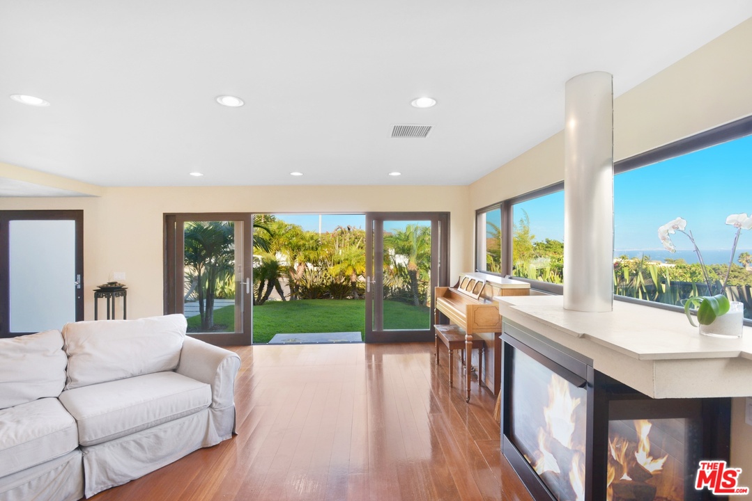 3723 Castlerock Road Malibu, CA 90265 - Photo 12 of 50
