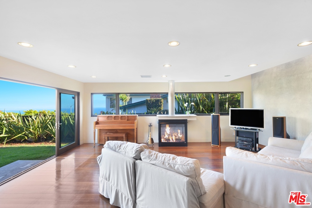 3723 Castlerock Road Malibu, CA 90265 - Photo 15 of 50