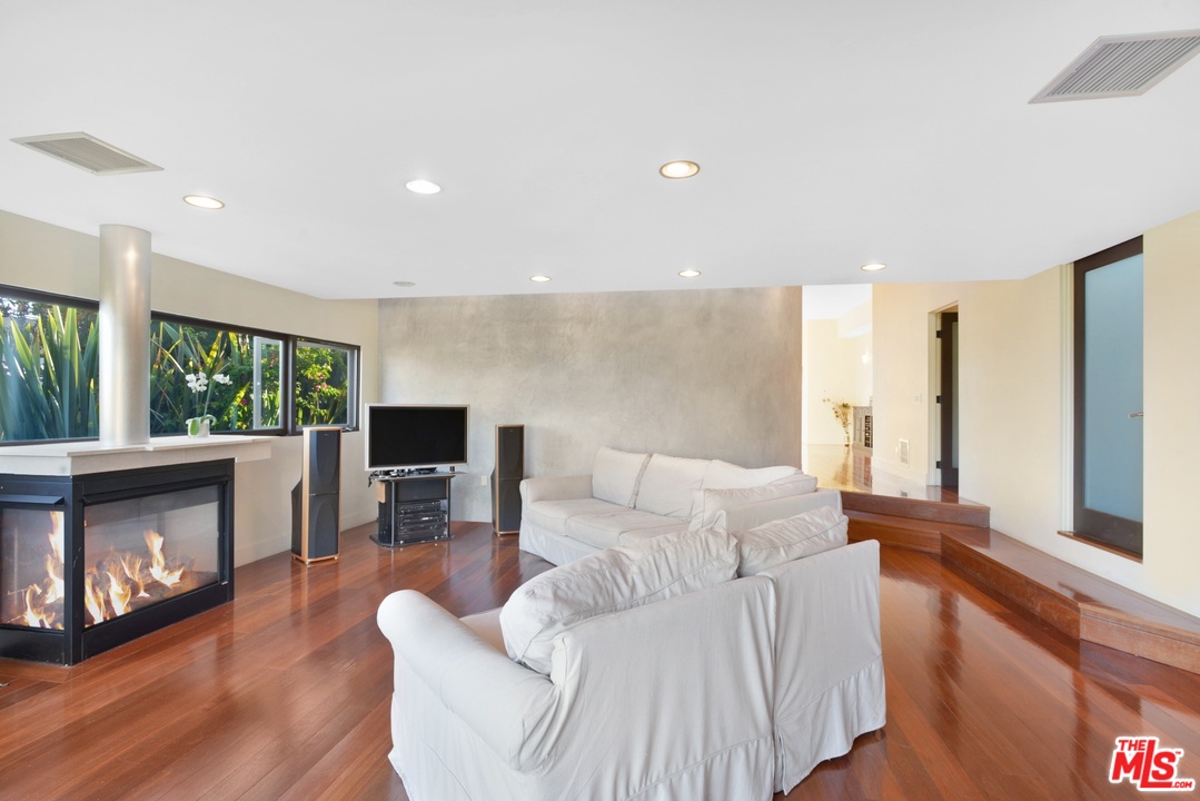 3723 Castlerock Road Malibu, CA 90265 - Photo 16 of 50