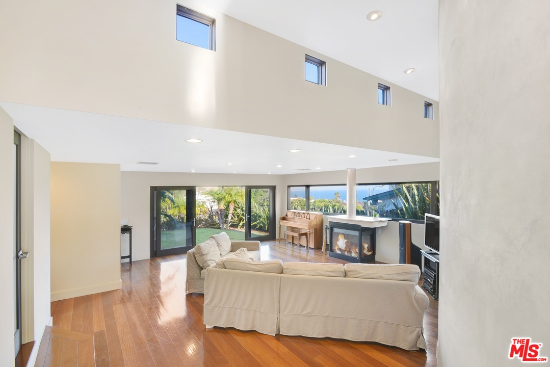 3723 Castlerock Road Malibu, CA 90265 - Photo 18 of 50