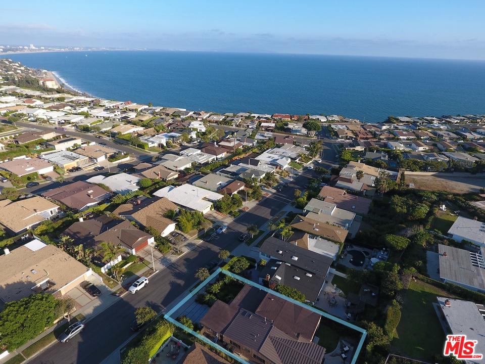3723 Castlerock Road Malibu, CA 90265 - Photo 3 of 50
