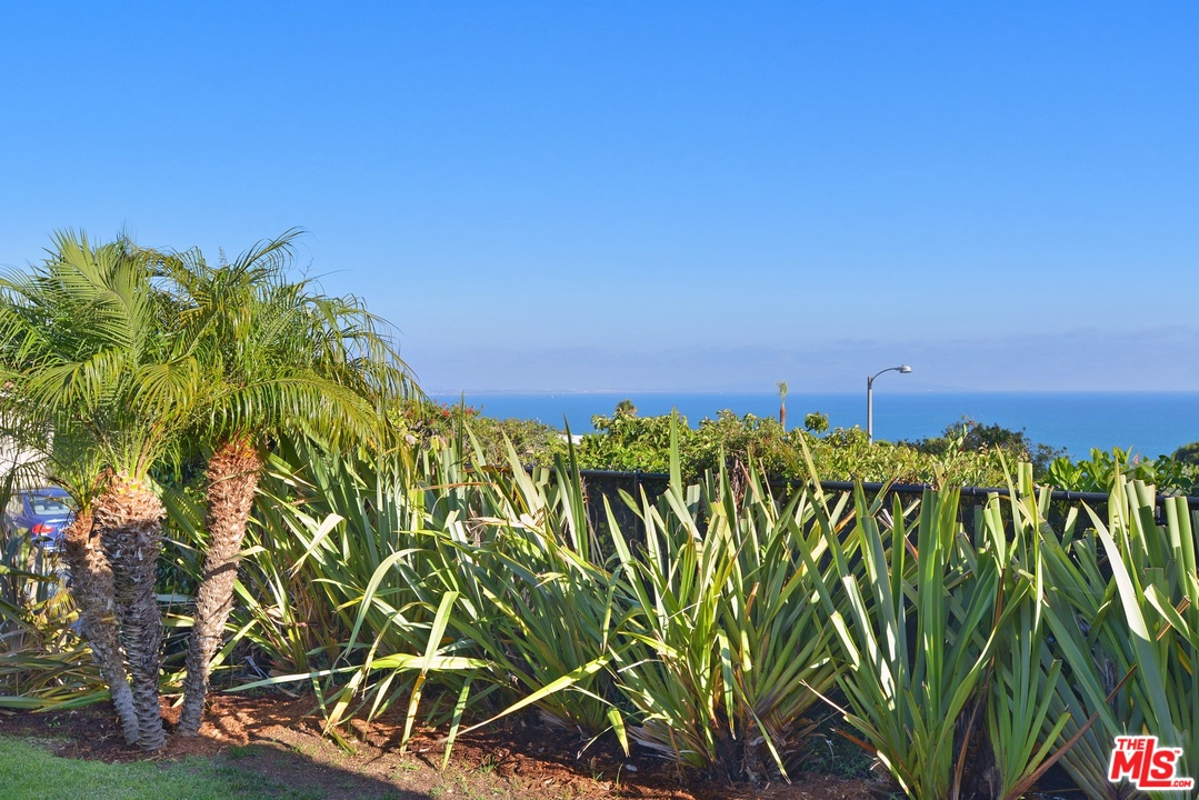 3723 Castlerock Road Malibu, CA 90265 - Photo 7 of 50